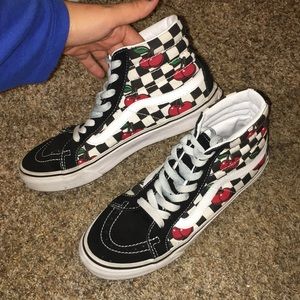 إختطاف المسنين أيضا vans sk8 hi cherry 